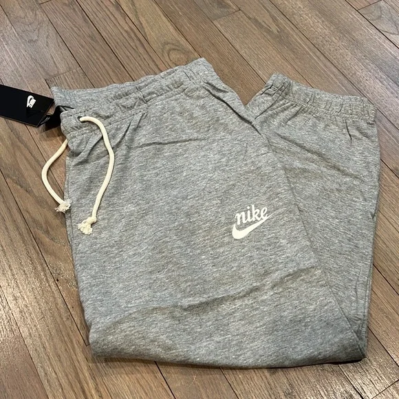Nike gym vintage capris - Picture 6 of 7